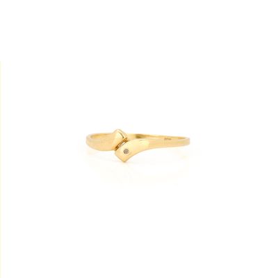 une image représentant une bague en or ornée d'un cœur