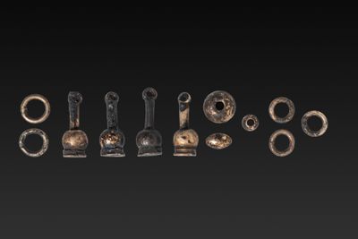 Collection D'Amulettes ET DE Perles ÉGyptiennes EN Argent