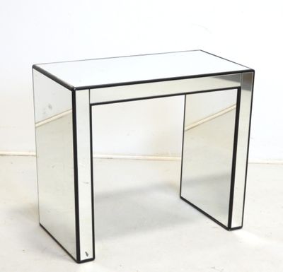 an image of a glass table with a mirror top