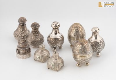 Ensemble de neuf salières en argent (800°/°° minimum), diver… - Photo 1