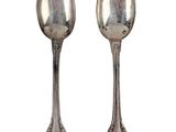 two spoons that are sitting next to each other