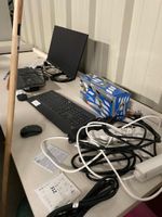 Un lot informatique comprenant : un écran ASUS, deux clavier… (photo 2)