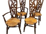 lot de quatre chaises anciennes avec dossier en rotin et assise en bois