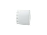 L'interrupteur blanc est fixé au mur, à côté d'un mur blanc.