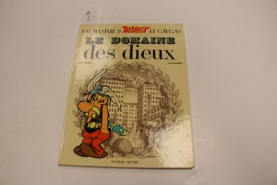 la couverture d'un livre sur laquelle figure un personnage de bande dessinée