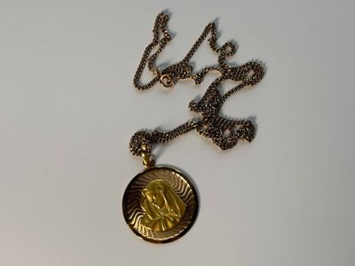 Chaine et médaille Religieuse  en or 750 millièmes. Poids 24,33 g - Photo 1