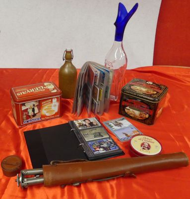 many items that are sitting on a table together