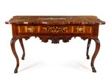 une image d'une table avec un plateau en marbre