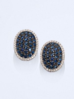 Paire de boucles d'oreille en or gris 18k (750e), de forme o…