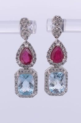 Paire de pendants d'oreilles en argent, ornée de rubis et de… - Photo 1