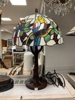 Lampe style TIFFANY. Haut. 48. Vente judiciaire faite aux fr…