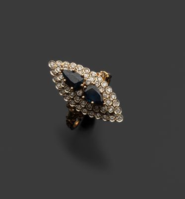 une bague en saphir et diamant