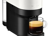 une cafetière en noir et blanc à côté d'une tasse de café