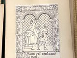 un livre avec la photo d'un homme et d'une femme