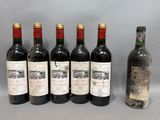 six bouteilles de vin sont alignées les unes à côté des autres, à côté d'une bouteille de vin