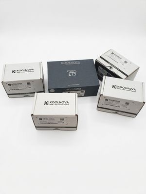 quatre boîtes de produits Kodak posées les unes à côté des autres sur une surface blanche