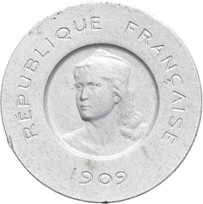une image représentant une pièce de monnaie sur laquelle figure le portrait d'une femme