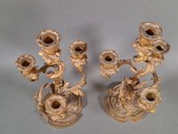 Paire de chandeliers en bronze doré de style Louis XV. (photo 2)