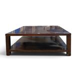 une table basse avec un plateau en verre sur fond blanc