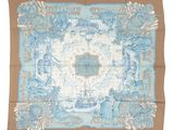 foulard carré bleu et blanc représentant un homme et une femme dans un bateau