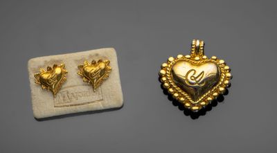 CHRISTIAN LACROIX Broche pendentif cœur en métal perlé doré … - Photo 1