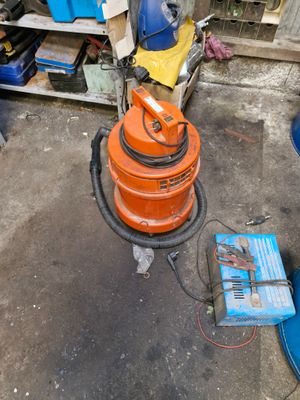 a machine that is sitting on the floor in the garage