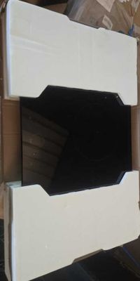 une boîte en carton contenant un ordinateur