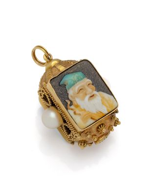 an image of a picture of a man with a beard and a hat on a pearl bead