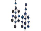 une paire de boucles d'oreilles en saphir et diamant