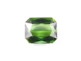 une tourmaline verte sur fond blanc