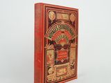 la couverture d'un livre rouge sur laquelle figure l'image d'un homme et d'une femme