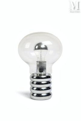 une image représentant une ampoule sur fond blanc