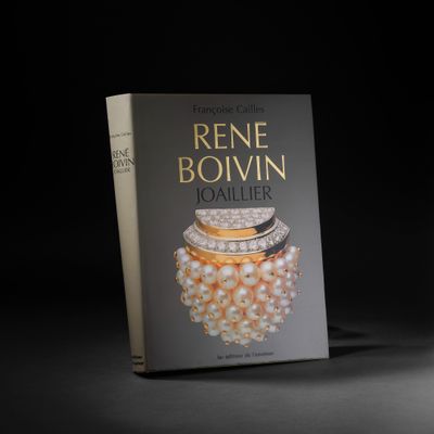 une image représentant un livre posé sur une table