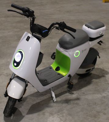une trottinette équipée d'un feu vert