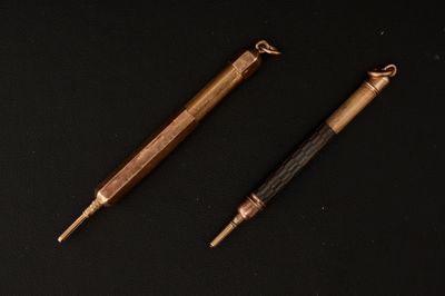 Lot : - Porte-mine en or jaune 18k, pds brut : 7,6 g.