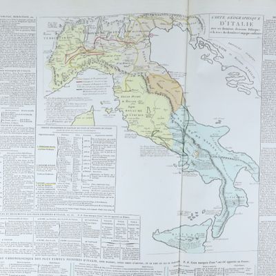 une vieille carte de l'Italie et l'Italie avec une carte du pays