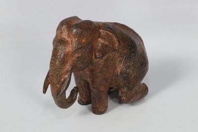 Pierre CHENET (XXe/XXIe) Petit éléphant à genou