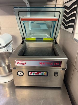 a machine that is sitting on a counter in a kitchen