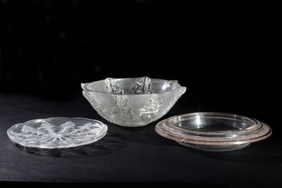 a glass bowl and a glass plate on a table