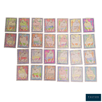 beaucoup de cartes avec des photos de personnes