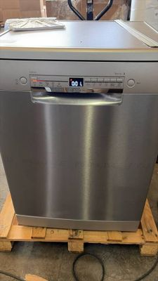a dishwasher that is sitting on a pallet