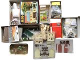 beaucoup d'objets dans une boîte posée sur la table