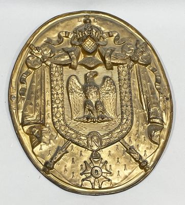 an image of a gold medal with a coat of arms on it