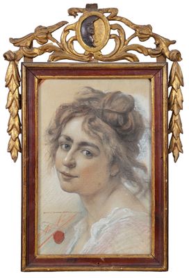 portrait d'une femme dans un cadre doré, avec une rose rouge