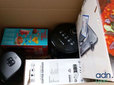 une boîte contenant des objets