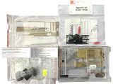 une photo d'un train miniature dans un sac en plastique
