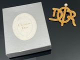 broche Christian Dior dans son écrin et broche dans son écrin