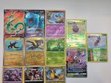 beaucoup de cartes Pokémon accrochées au mur