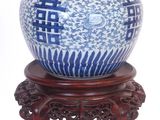 a blue and white vase sitting on a wooden stand