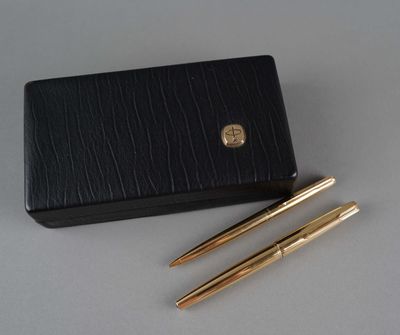 Stylo plume et porte mine Parker 61 Presidential en or 14k
